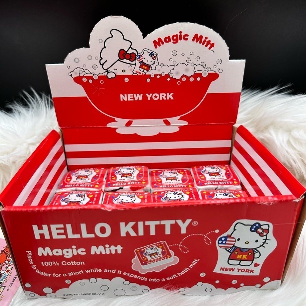 NEW Hello Kitty New York Magic Washcloth Mitten Bath Shower Scrub Gloves Mitt